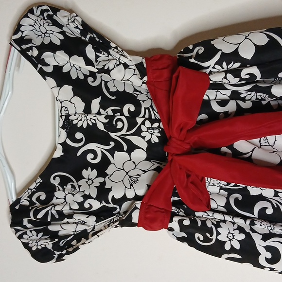 Jillians Closet girls floral black & White print with a red belt dress | Size 4T - Picture 3 of 6